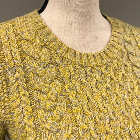Beautiful knit sweater   - Picture 2 of 12